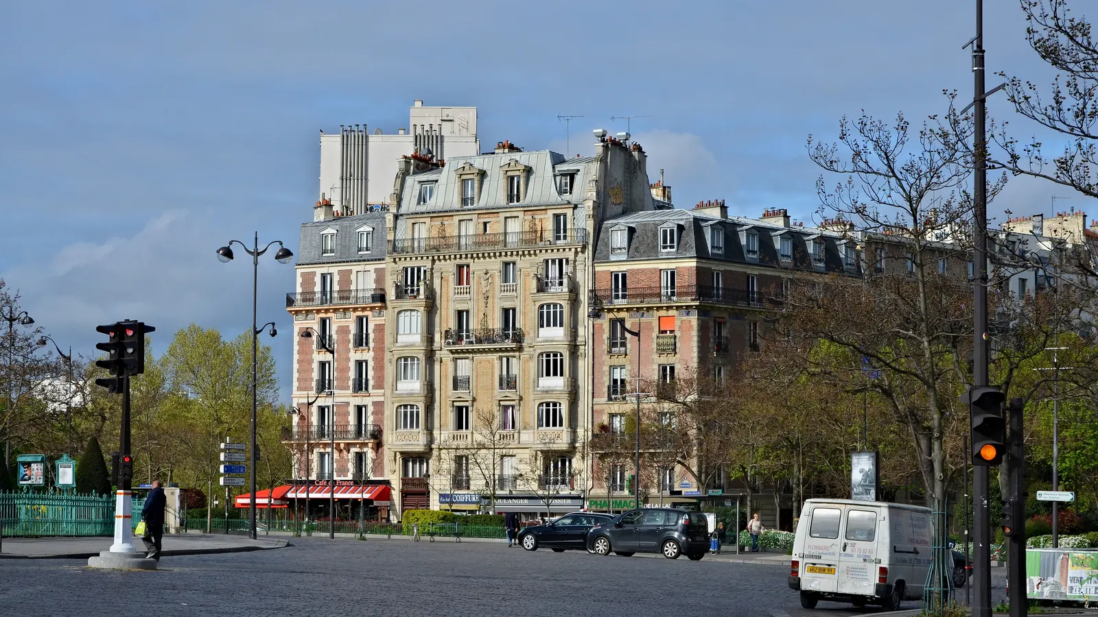 Immeubles de la place d'Italie, dans le 13e arrondissement de Paris