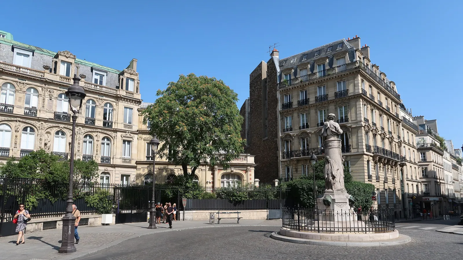 Place Saint-Georges et ses immeubles de la Nouvelle Athènes, dans le 9e arrondissement de Paris