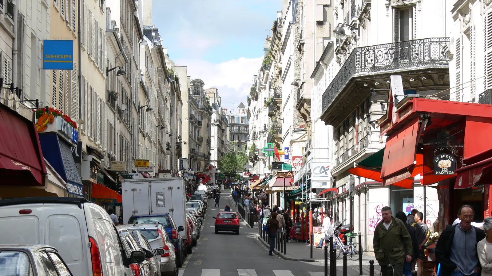 La rue des Martyrs, entre les 9e et 18e arrondissements de Paris