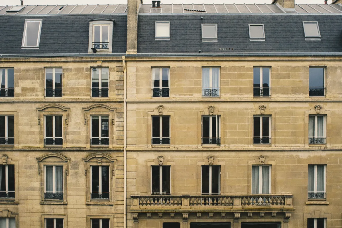 Immeuble résidentiel en pierre du 10e arrondissement de Paris