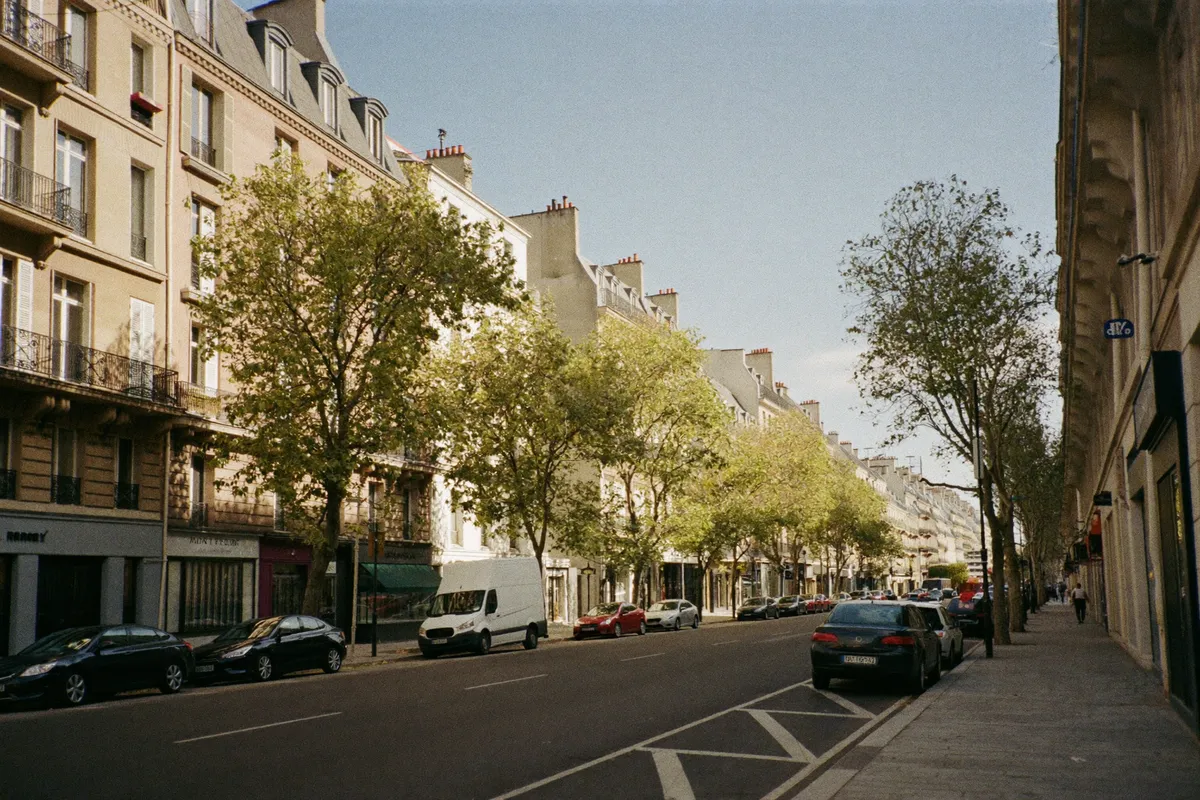 Rue résidentielle calme du 11e arrondissement de Paris