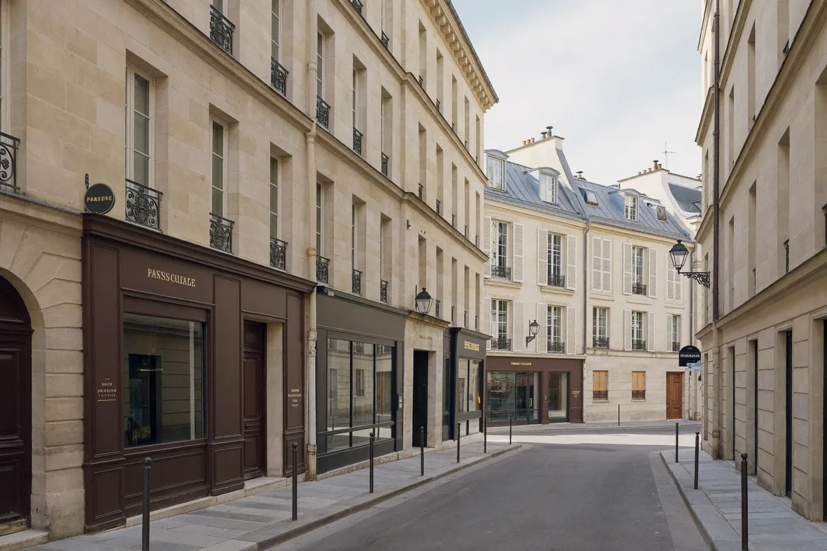 Rue élégante du quartier de Passy dans le 16e à Paris