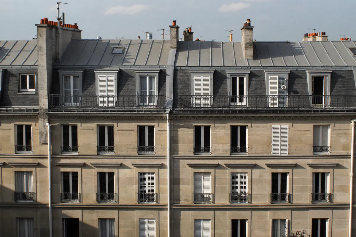 Immeuble résidentiel ancien en pierre du Quartier latin, 5e arrondissement de Paris