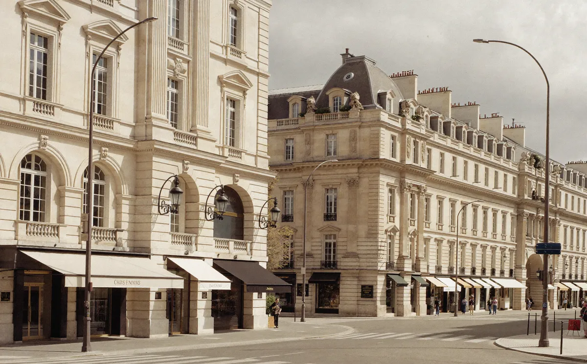Grand boulevard haussmannien aux façades monumentales, 8e arrondissement de Paris