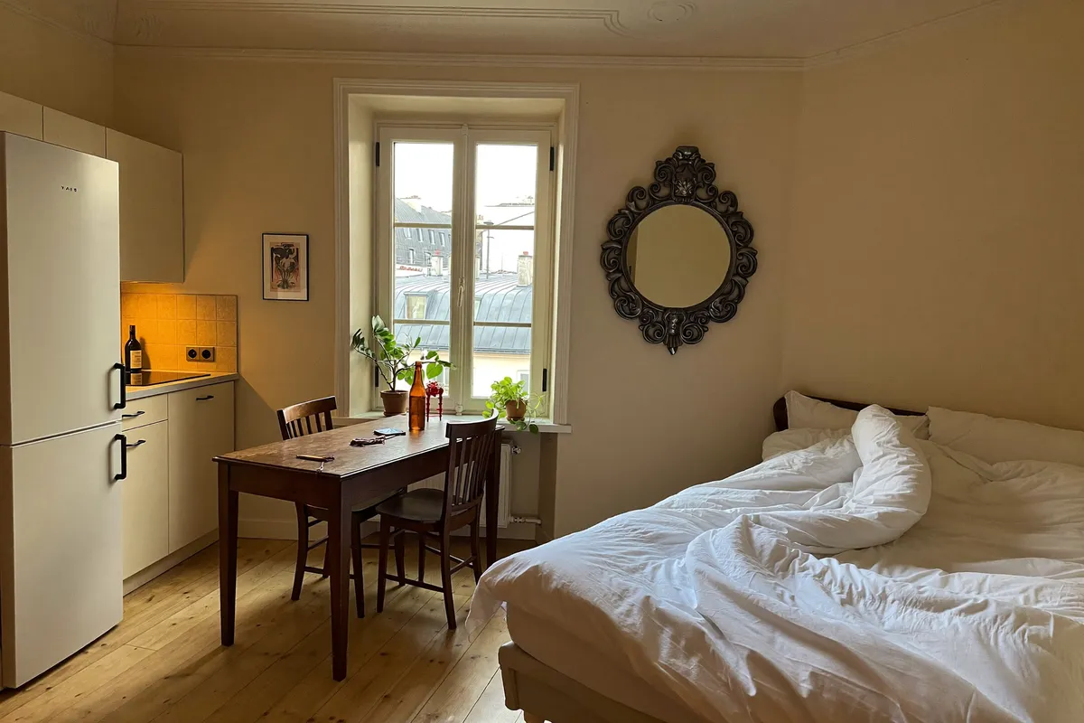 Studio parisien meublé et lumineux, prêt à louer